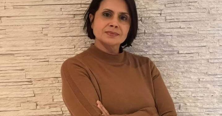 الفنانة التشكيلة المغربية خديجة الحطاب