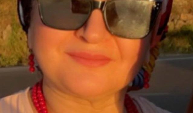 شاعرة المحبة والسلام الأستاذة  نيناليس عفان من الجزائر Nina lys Affane femme de lettres d’Algerie. __  Poème: Paix السلام