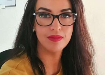 نزهة عزيزي /آدم