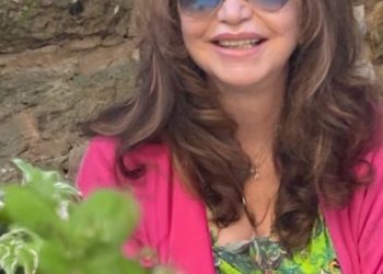 نهلة النجار/هل أوحى لك الورد ما أوحى