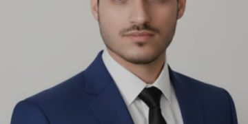 أصداء المفازة/عبد الملك الصميدي