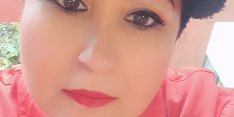 قراءة نقدية لقصيدة من وراء الستار للشاعرة آمال صالح بقلم الناقد حسين الحسناوي