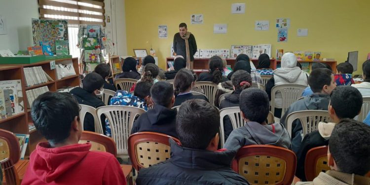 الكاتب وحيد الساحلي يعود مقاعدطفولته في يوم اللغة العربية