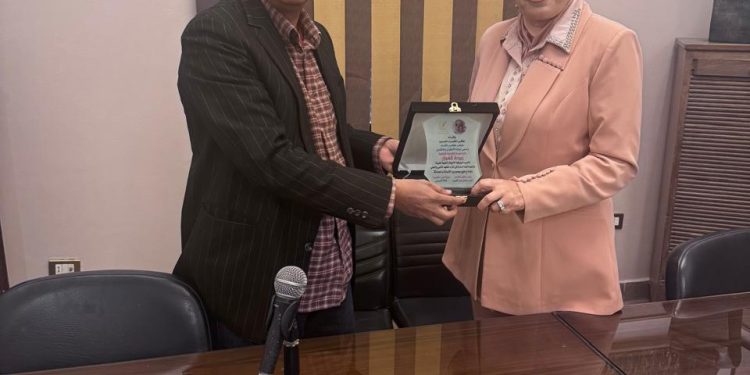 ملتقى الشعراء العرب يكرم الشاعرة الدكتورة زبيدة الفول