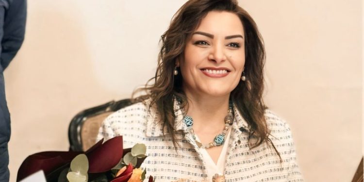 نجوى الغزال /آه منك