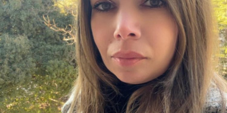 أحيانا أفكر /رحاب هاني