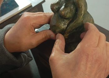 أنامل تبصر الجمال بقلم/فوزية جعيدي