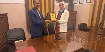 تكريم رئيس ملتقى الشعراء العرب الأديب ناصر رمضان عبد الحميد للعام الثاني على التوالي من لبنان ممثلا في الدكتورة زبيدة الفول