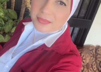 ياسَمِينَةُ عَكَّا…  حِينَ يَكْتُبُ الْمَنْفَى قَصِيدَتَهُ، وَتُورِقُ فِلَسْطِينُ فِي امْرَأَةٍ بقلم الدكتورة زبيدة الفول