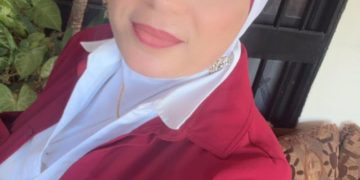 ياسَمِينَةُ عَكَّا…  حِينَ يَكْتُبُ الْمَنْفَى قَصِيدَتَهُ، وَتُورِقُ فِلَسْطِينُ فِي امْرَأَةٍ بقلم الدكتورة زبيدة الفول