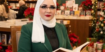 برندا فريكر ومقاعد نيويورك الباردة  حين غابت سيدة الحمام وغاب دفء الميلاد القديم بقلم دعاء هزاع