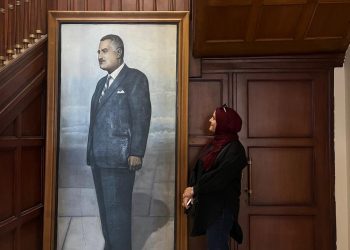 على هامش سيرة الشعر والمنفى بقلم نهى عودة