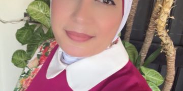 عناق يعيد الكون د. زبيدة الفول الترجمة الى الفرنسية: الاديبة رنا شاكر