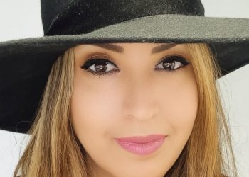 السيرة الذاتية والأدبية للكاتبةالجزائرية نزهة عزيزي